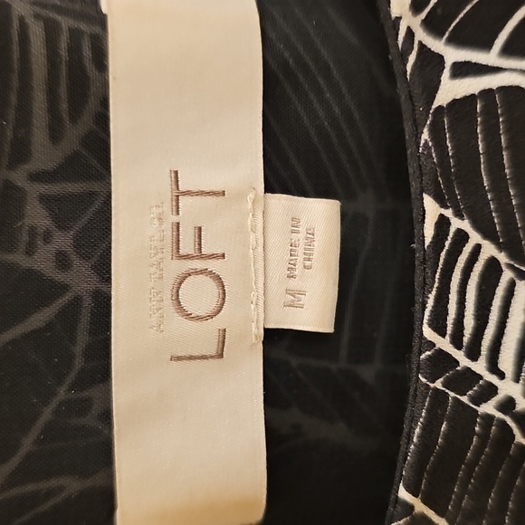 🩷🖤 Loft Flowy Sleeveless Top - SO NICE! - Picture 3 of 6